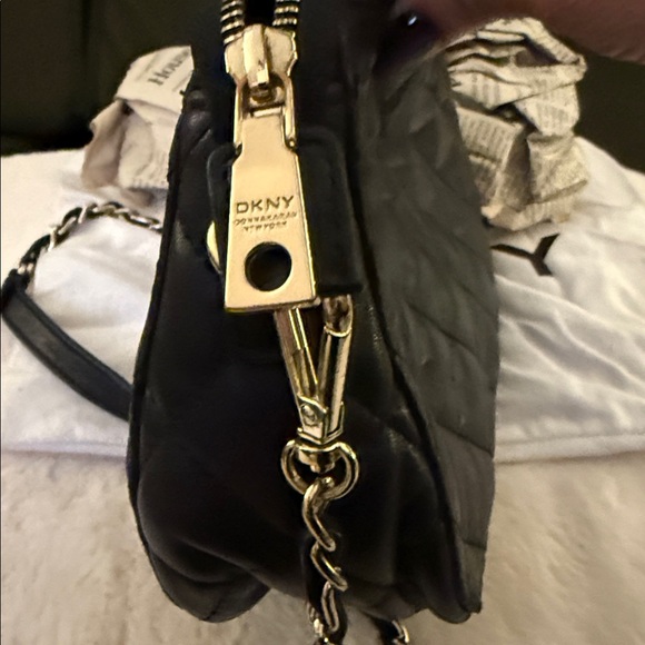 VINTAGE DKNY AMAZINGLY SOFT LEATHER CROSSBODY PURSE - Picture 6 of 7